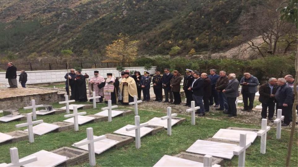 Βόρειος Ήπειρος: Ενταφιάστηκαν τα οστά 193 Ελλήνων πεσόντων στο έπος του ’40 (φωτό)