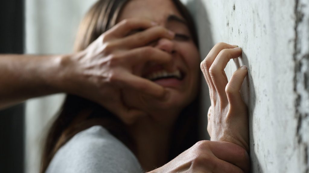Πατριός απήγαγε και «παντρεύτηκε» την θέτη του κόρη – Απέκτησε μαζί της 9 παιδιά (φωτό)