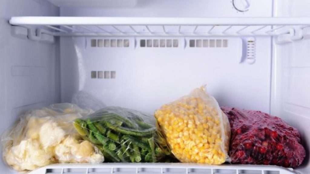 Δείτε ποια είναι τα τρόφιμα που δε πρέπει να βάλετε στην κατάψυξη (βίντεο)