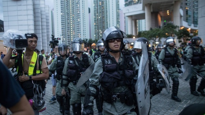 Χόνγκ Κόνγκ: Οι διαδηλωτές μπαίνουν σε υπονόμους – Προσπαθούν να φύγουν από την Πολυτεχνειούπολη