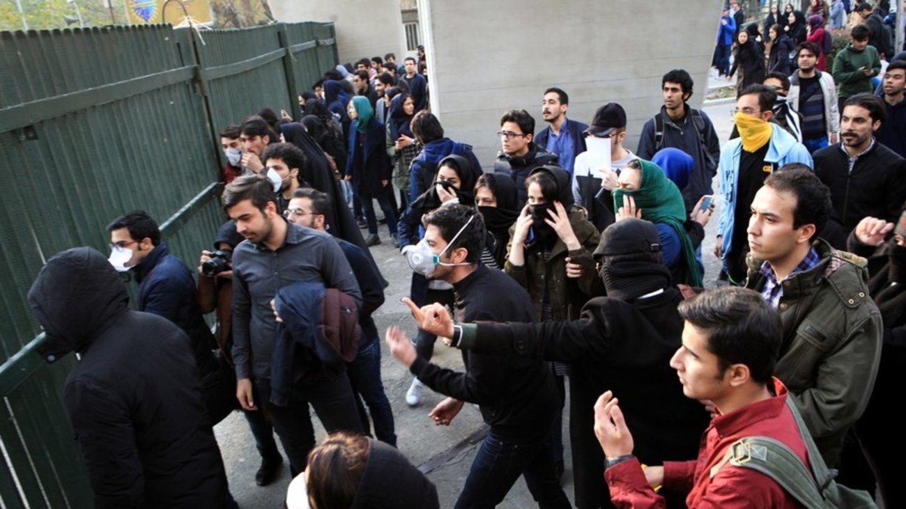 Ιράν: Ξεπέρασαν τους 100 οι νεκροί στις διαδηλώσεις (βίντεο)