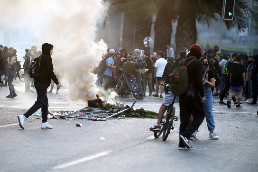 Ο «επόμενος» Στέφανος Τσιτσιπάς υπάρχει και είναι… διαδηλωτής στη Χιλή (βίντεο)