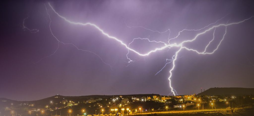 Λήμνος: Γυναίκα γλίτωσε από κεραυνό – Κινδύνευσε η ζωή της