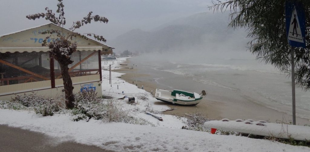 Η κακοκαιρία «σαρώνει» τη Χαλκιδική: Προβλήματα στο οδικό δίκτυο – Ποιοι δρόμοι παραμένουν κλειστοί