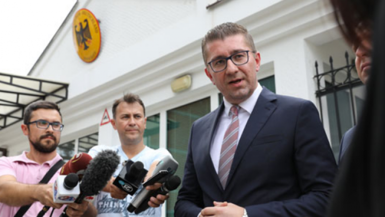 Ο πρόεδρος του VMRO αναφέρθηκε στα Σκόπια ως «Μακεδονία» στο συνέδριο του ΕΛΚ που μετείχε και ο Κ.Μητσοτάκης