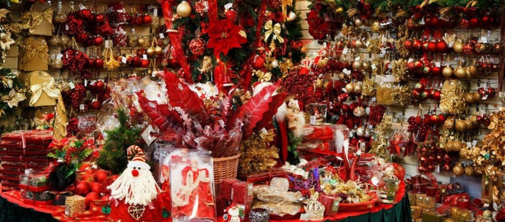 Πότε ξεκινάει το εορταστικό ωράριο – Ποιες ώρες θα είναι ανοιχτά τα καταστήματα