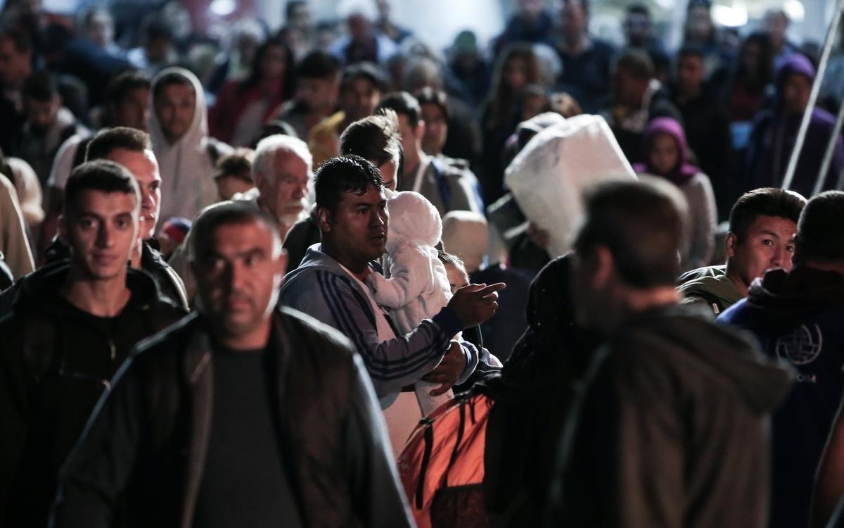 Δημοσκόπηση: Με 16,3 μονάδες προηγείται η ΝΔ του ΣΥΡΙΖΑ αλλά το μεταναστευτικό αναδεικνύεται σε μέγα πρόβλημα