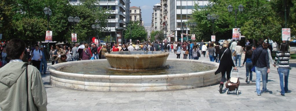 Επιχείρηση «καθαρή Αθήνα» στην πλατεία Συντάγματος (βίντεο)