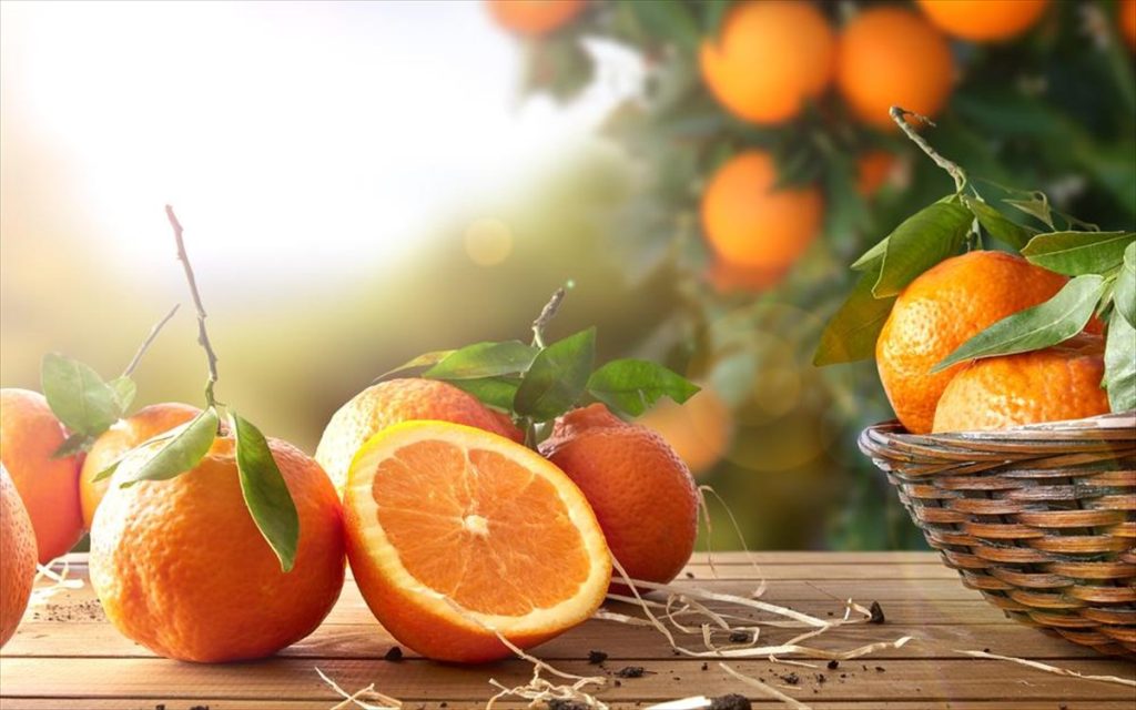 Δείτε τι θα συμβεί αν ρίξετε χυμό πορτοκαλιού σε νερό που βράζει (βίντεο)