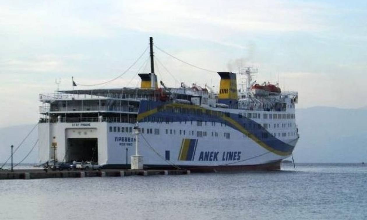 Στο λιμάνι της Κάσου προσέκρουσε το πλοίο «Πρέβελης» – Είχε 220 επιβάτες