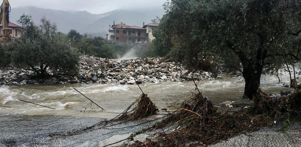 Η κακοκαιρία «Γηρυόνης» «σάρωσε» την Αττική τα ξημερώματα – Σε ποιους δρόμους προκλήθηκαν προβλήματα (βίντεο)