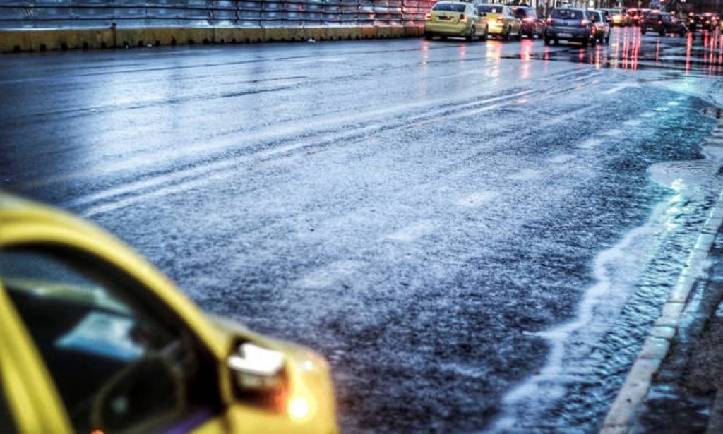 Κλειστή η Πειραιώς από τη Χαμοστέρνας έως την Ηρακλειδών λόγω κακοκαιρίας