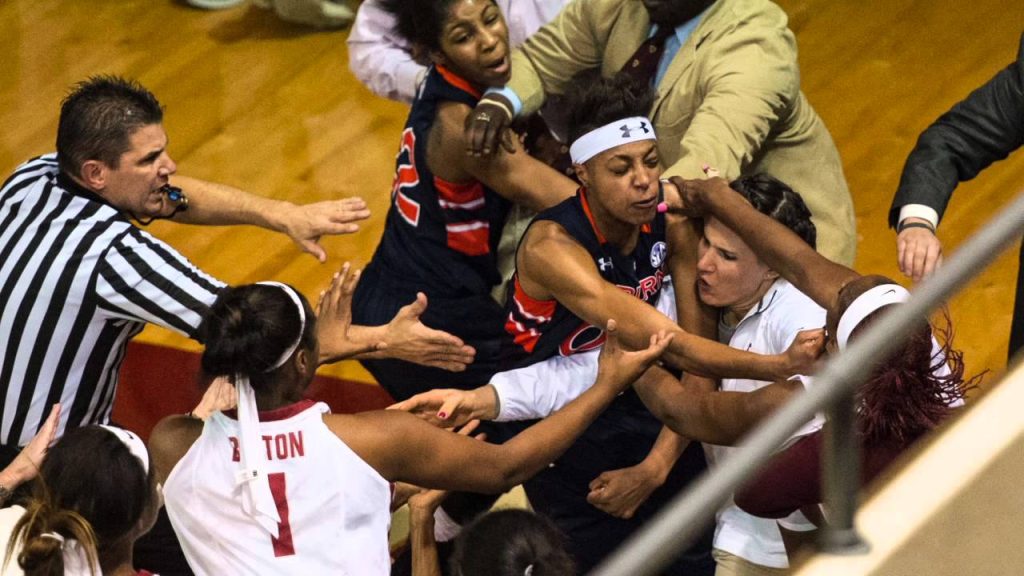 Ξύλο σε αγώνα μπάσκετ γυναικών στην Κώ: Πιάστηκαν στα χέρια οι παίκτριες (βίντεο)