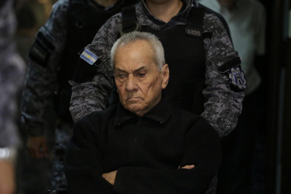 Αργεντινή: Καθολικοί ιερείς ασελγούσαν επί χρόνια σε κωφά παιδιά – Καταδικάστηκαν σε κάθειρξη 40 ετών