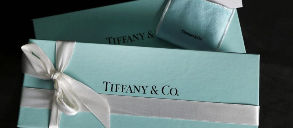 Νέος κολοσσός στην αγορά! Η Louis Vuitton αγόρασε την Tiffany’s για περίπου 14,7 δισεκατομμύρια ευρώ