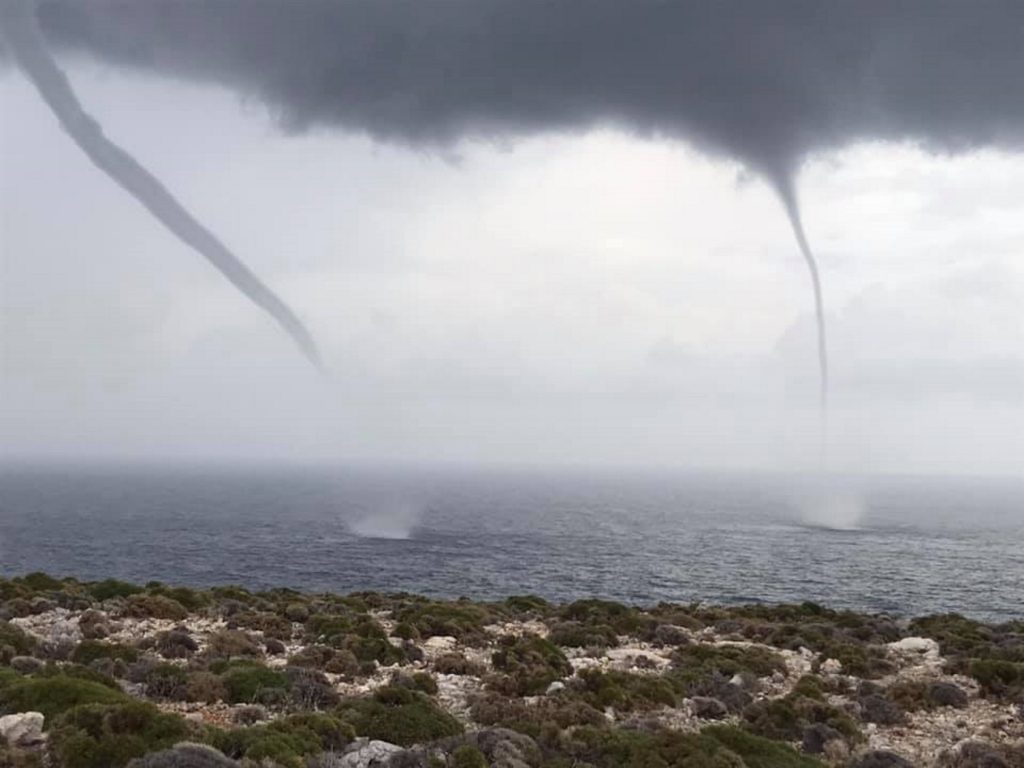 Κρήτη: Δύο υδροσίφωνες εμφανίστηκαν με την κακοκαιρία που έπληξε τη χώρα (φωτο)