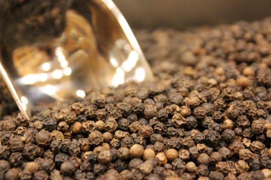 Κόκκοι πιπεριού: Οι «μαγικές» τους ιδιότητες που δεν γνωρίζαμε – Βοηθούν στην απώλεια βάρους και φέρνουν τη νεότητα