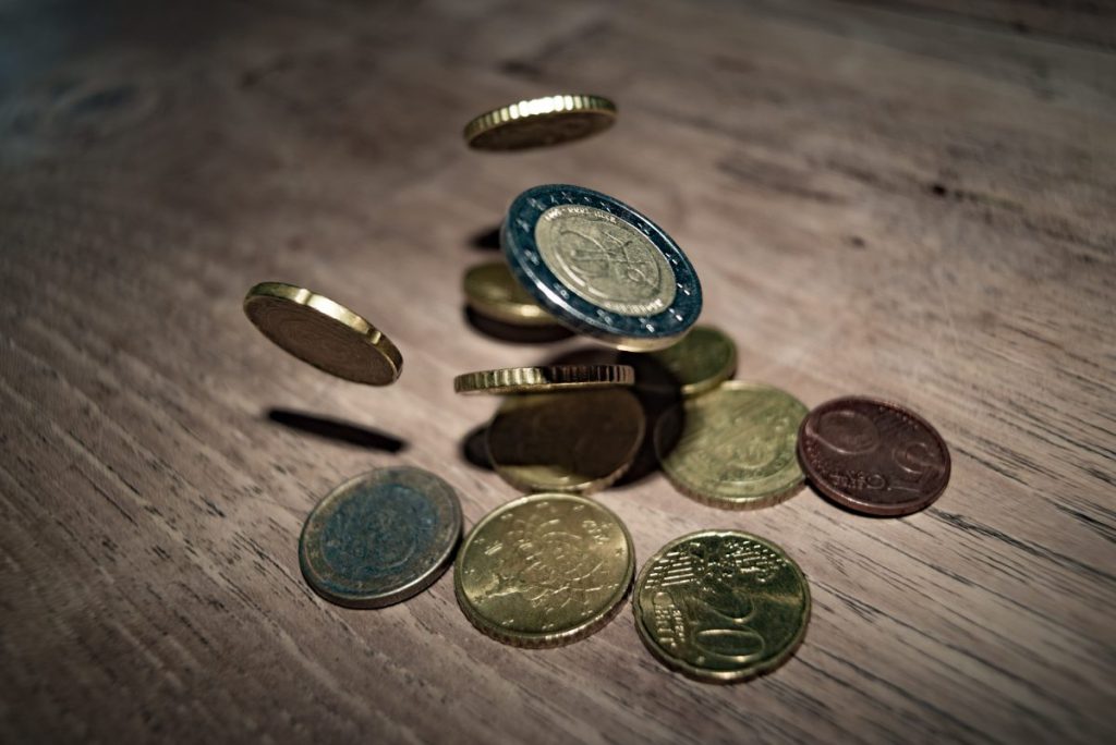 Όλα όσα πρέπει να ξέρετε για τις νέες εισφορές – Τι θα ισχύσει για αγρότες και ελεύθερους επαγγελματίες