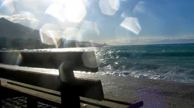 Καιρός: Βροχές με ήλιο – Άνοδος της θερμοκρασίας από την Πέμπτη