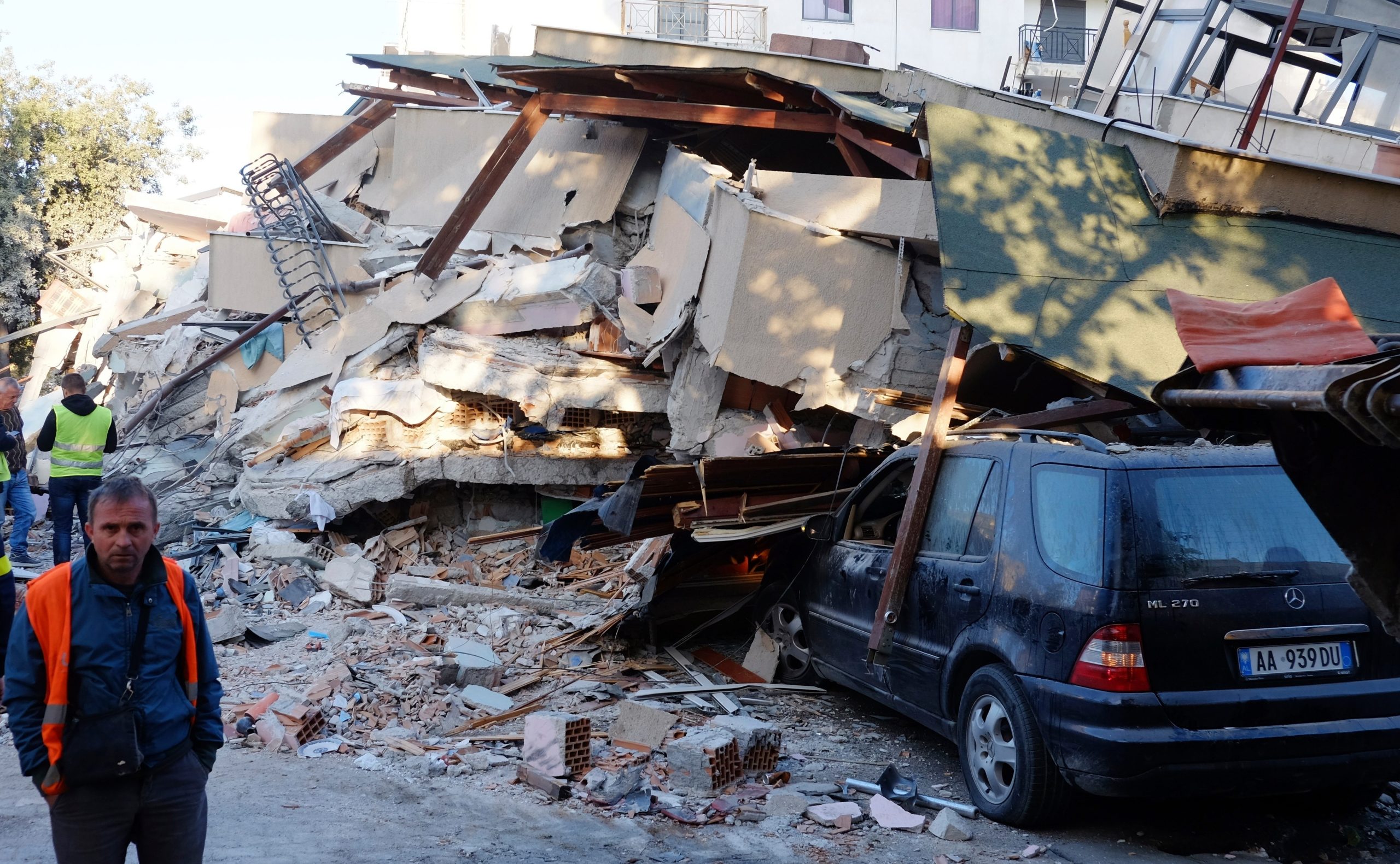 Στους 23 οι νεκροί από τον φονικό σεισμό στην Αλβανία – Φόβοι για «μετάδοση» και στην Ελλάδα  (φώτο-βίντεο)