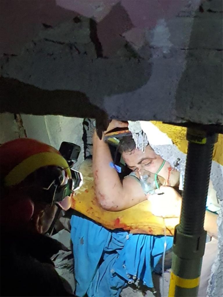 Νέες εικόνες από τις επιχειρήσεις διάσωσης της ΕΜΑΚ στην Αλβανία (φώτο)