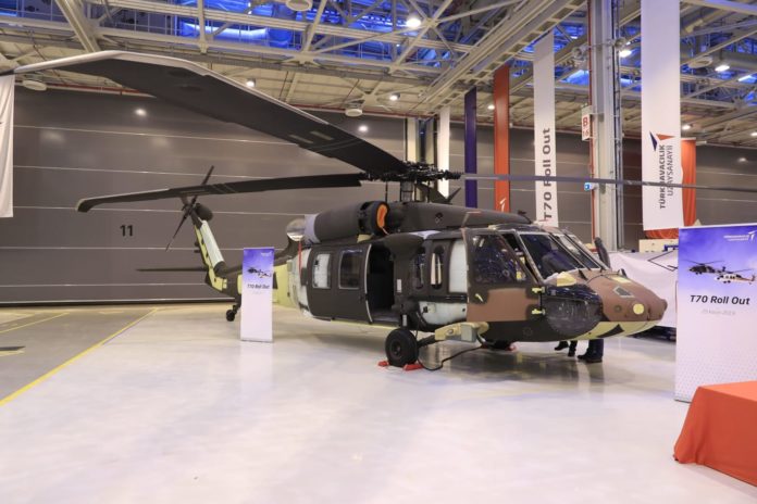 Η ΤΑΙ παρουσίασε το πρώτο από τα 109 νέα ελικόπτερα εφόδου T-70i για να τα χρησιμοποιήσει σε αεραποβάσεις