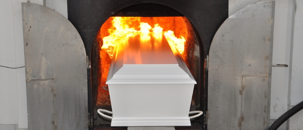 Εκκλησία κατά αποτέφρωσης: «Τα νεκρά σώματα δεν είναι απορρίμματα – Όσοι αποτεφρωθούν δεν θα κηδεύονται»