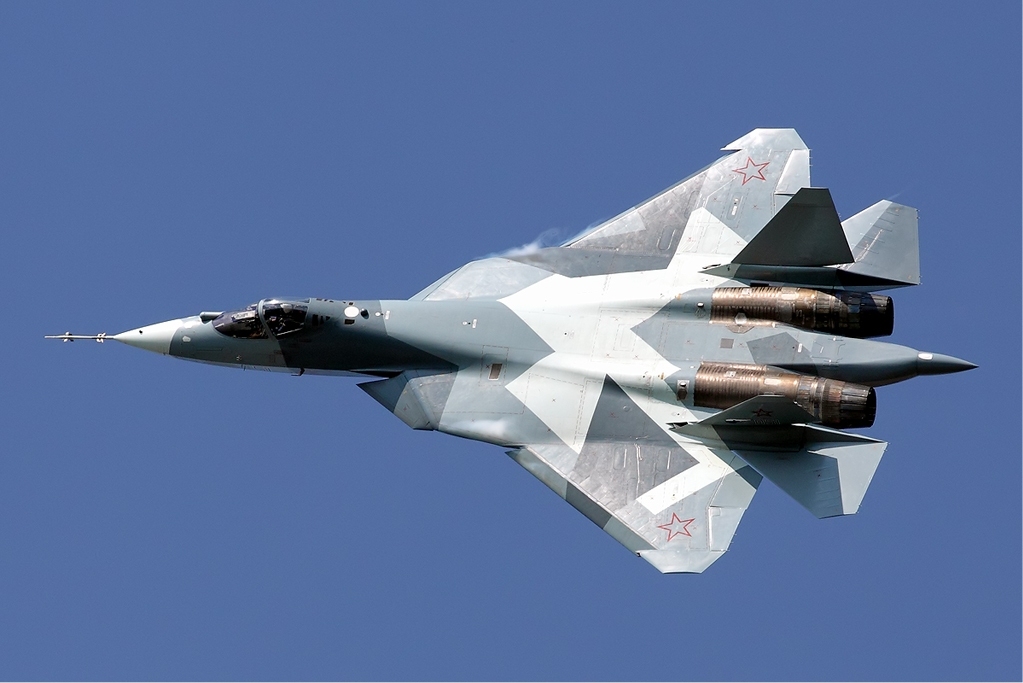 Su-57: Εξοπλίζει η Ρωσία το stealth μαχητικό της με νέο πύραυλο αέρος-αέρος; (φώτο)