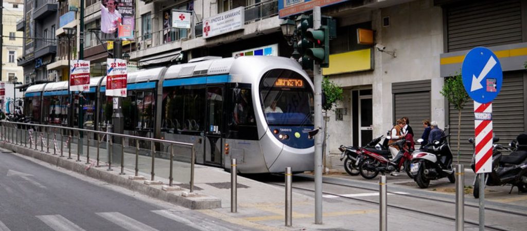 Ξεκινούν τα δοκιμαστικά δρομολόγια της επέκτασης του Τραμ προς Πειραιά – Δείτε που θα γίνονται στάσεις