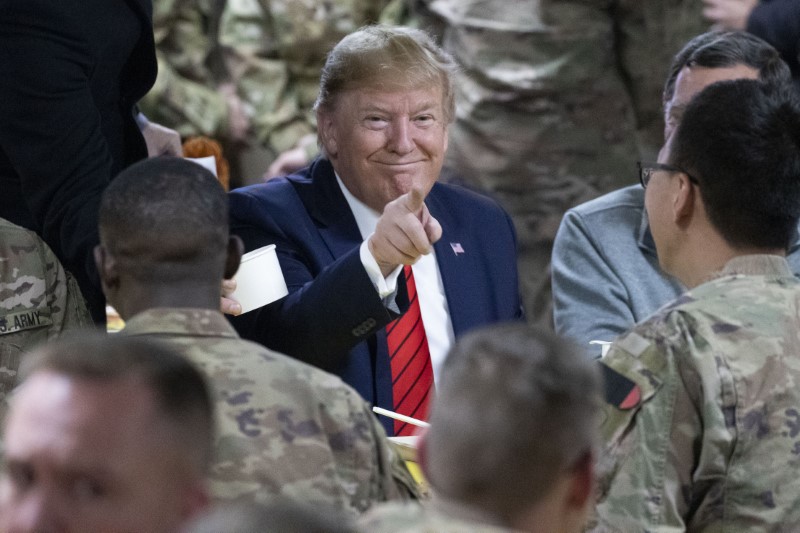Ντόναλντ Τραμπ: Επίσκεψη στο Αφγανιστάν – Έφαγε μαζί με τους στρατιώτες ανήμερα της γιορτής των Ευχαριστιών (φωτο)
