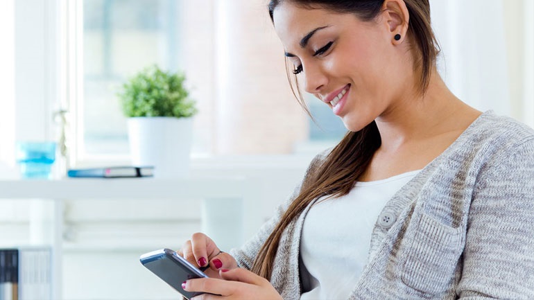 Ένας στους τέσσερις νέους εθισμένος στο κινητό του