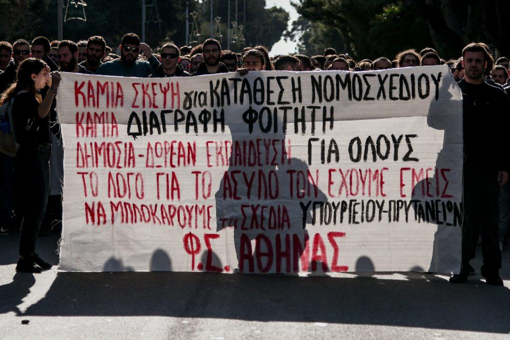 «Τέλος» το μποτιλιάρισμα στη Βουλιαγμένης: Αποκαταστάθηκε η κυκλοφορία