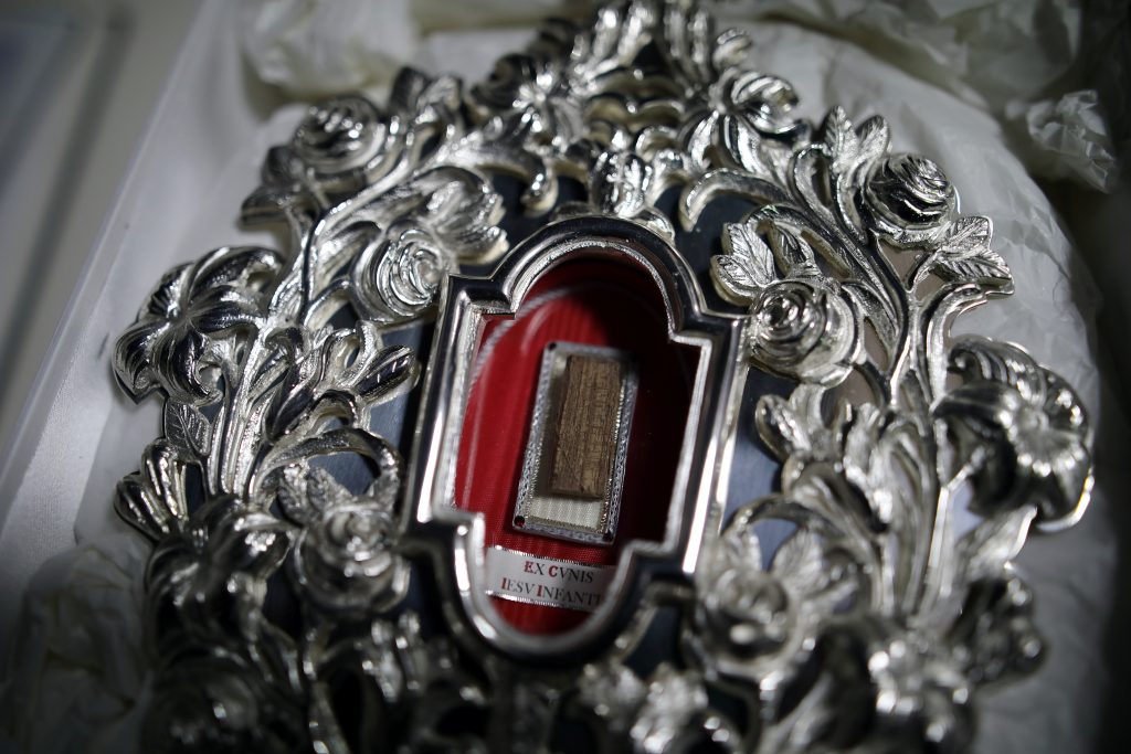 Αυτό το ξύλο λέγεται ότι είναι από τη φάτνη του Χριστού! (φώτο)