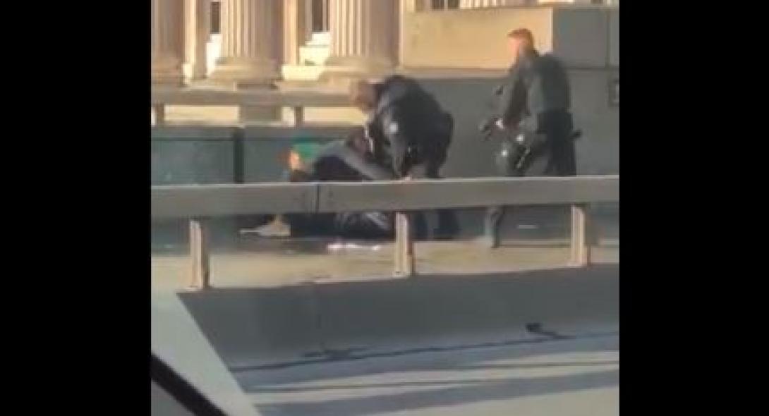 Βρετανία: Η στιγμή που η αστυνομία πυροβολεί τον δράστη στη «Γέφυρα του Λονδίνου» (βίντεο)