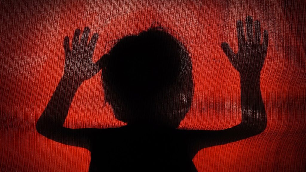 Δέκα «τρομακτικά» πειράματα που έχουν γίνει σε παιδιά – Τα αρρωστημένα μυαλά «επιστημόνων» που τρομάζουν