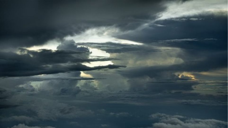 Καιρός: Συννεφιά με σποραδικές βροχές – Δείτε που θα βρέξει