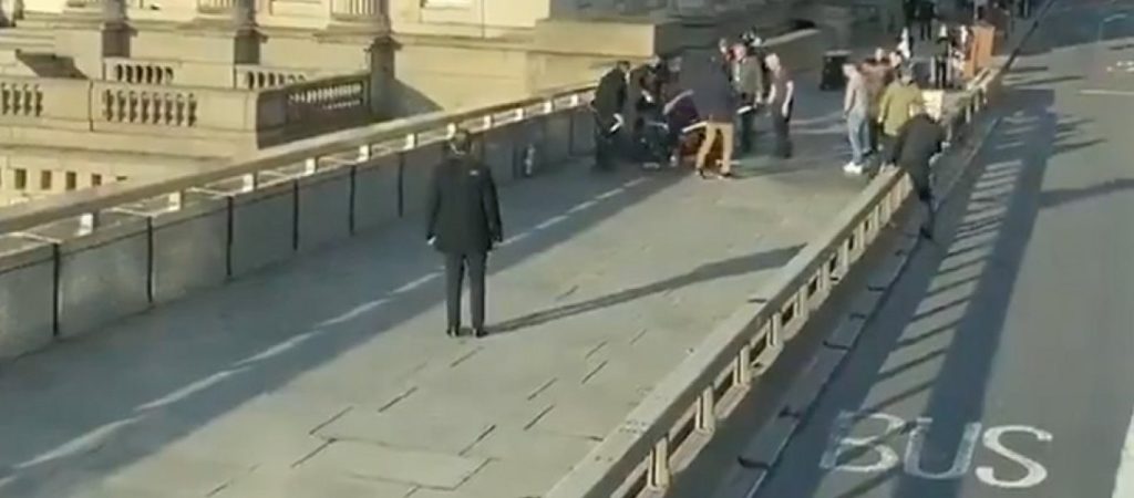 Έλληνας αυτόπτης μάρτυρας της επίθεσης στο Λονδίνο διηγείται τη στιγμή του μακελειού (βίντεο)