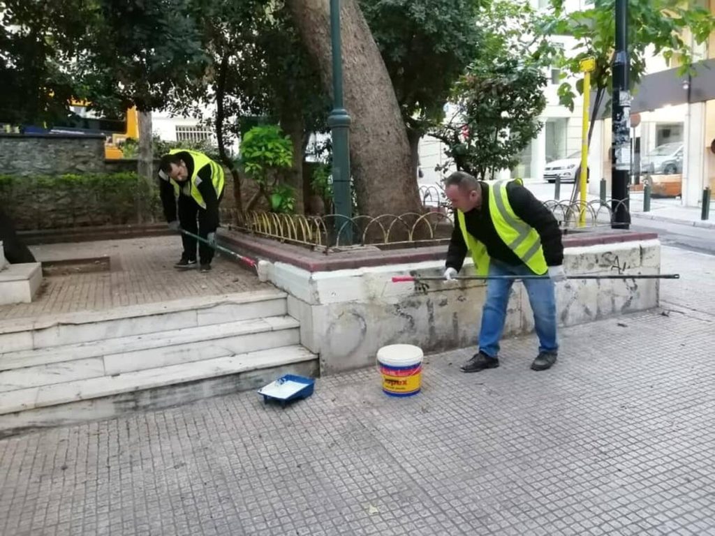 Επιχείρηση «καθαρή Αθήνα» στην πλατεία Αγίου Διονυσίου Αρεοπαγίτου (φώτο-βίντεο)