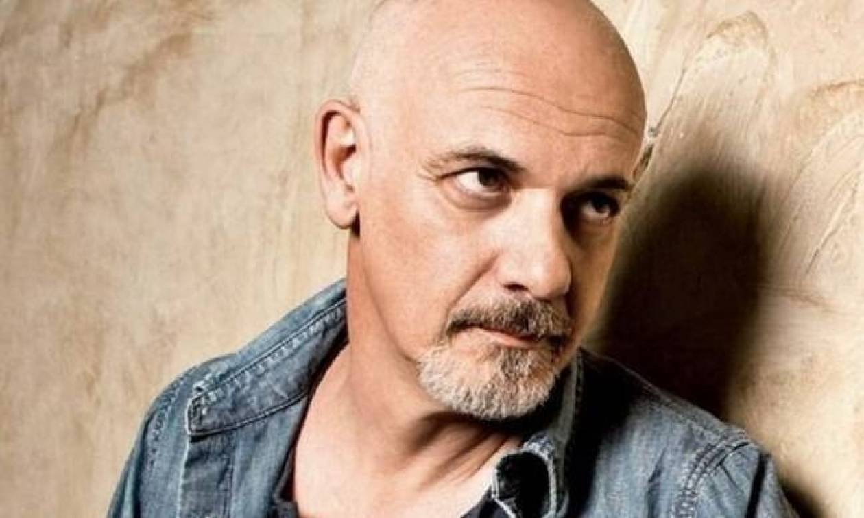 «Όποιος πρόλαβε τον… Κιμούλη είδε»: «Πανικός» στη θεατρική του παράσταση – Όρθιοι δεκάδες θεατές (φωτο)