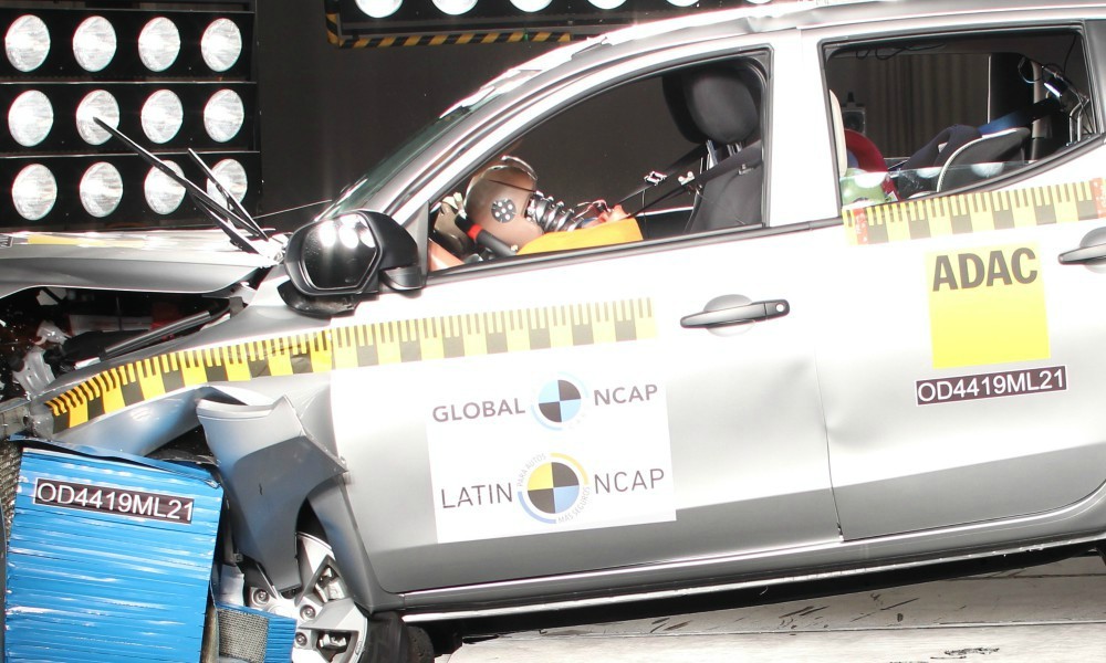 Δείτε πως είναι η σύγκρουση χωρίς αερόσακους (φώτο-βίντεο)