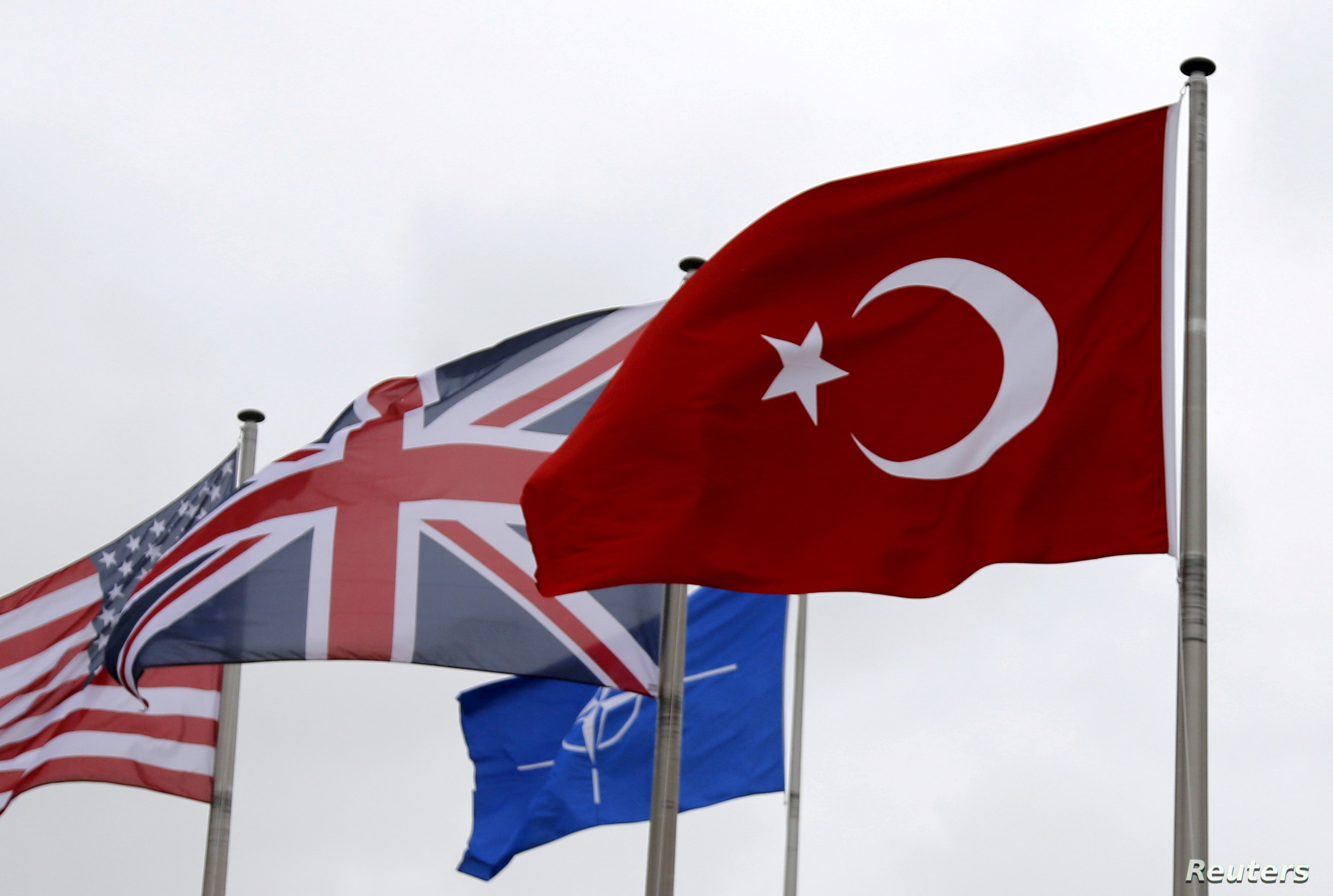 Γενί Σαφάκ: «Το ΝΑΤΟ είναι ο μεγαλύτερος εχθρός της Τουρκίας»