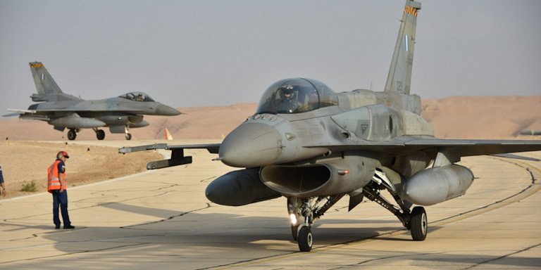 Από ν/σ πάμε καλά: Κατατέθηκε στη Βουλή η αναβάθμιση των F-16 που δεν μπορεί να αρχίσει  γιατί στάζει το… υπόστεγο