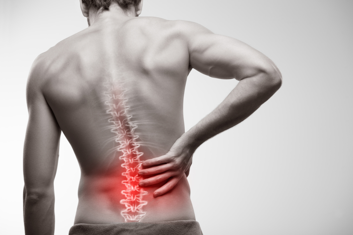 Όλα όσα πρέπει να γνωρίζετε για τον πόνο στη μέση – Συμπτώματα και πότε να πάτε στο γιατρό