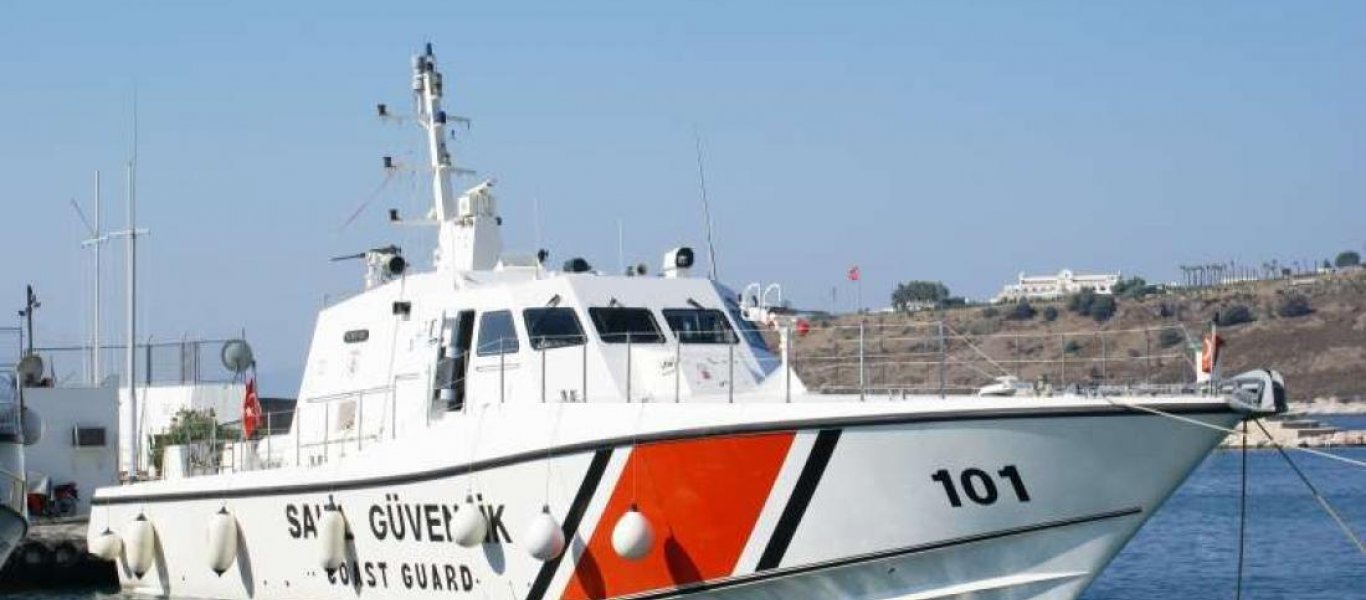 Η τουρκική ακτοφυλακή έστειλε πλοία στο κέντρο του Αιγαίου για την επιχείρηση διάσωσης των 14 ναυτικών