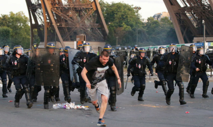 Παρίσι: Τραυματισμός ρεπόρτερ στη διάρκεια των συγκρούσεων αστυνομίας – διαδηλωτών