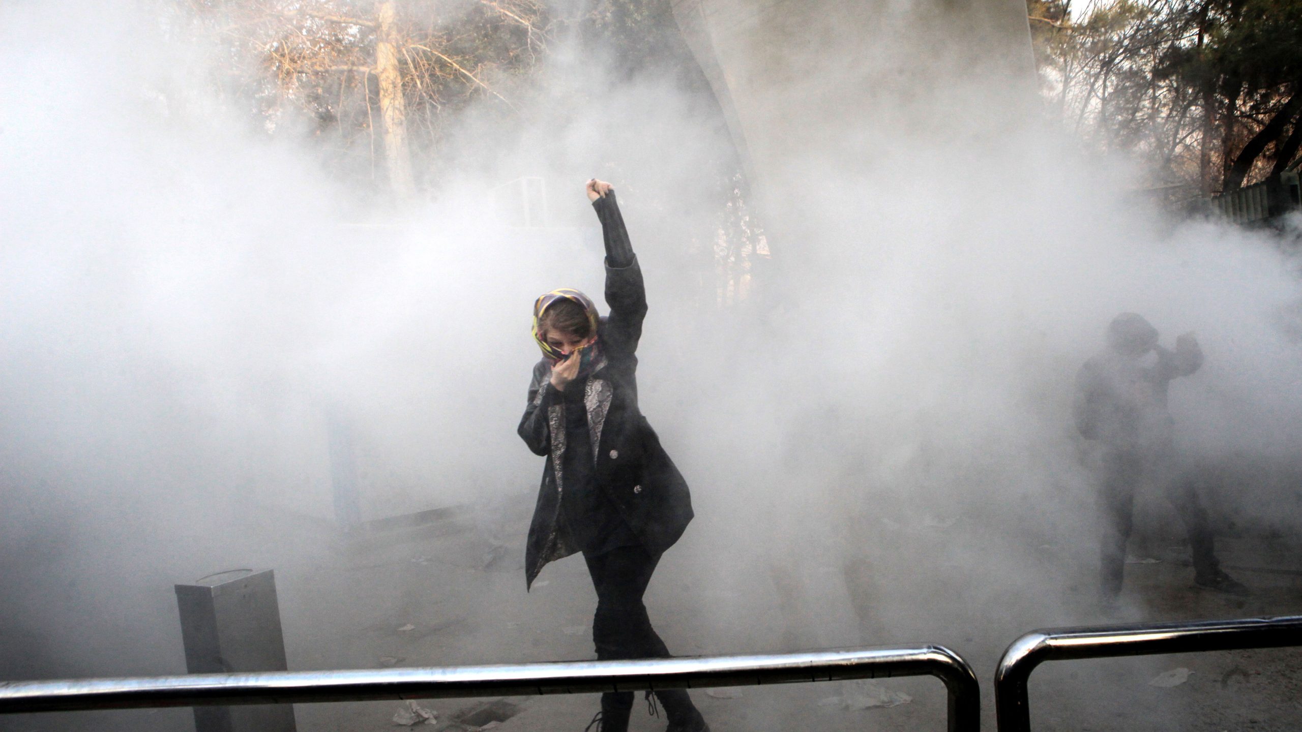 Πογκρόμ συλλήψεων από το ιρανικό καθεστώς για να καταστείλουν τη λαϊκή εξέγερση: 7.000 στις φυλακές!