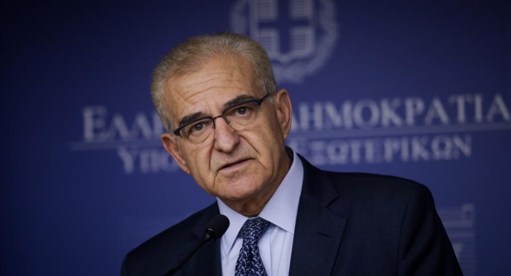 Α.Διαματάρης: Σαν να μην παραιτήθηκε ποτέ συνεχίζει τα ταξίδια του – Εξακολουθεί να υπογράφει ως υφυπουργός Εξωτερικών 