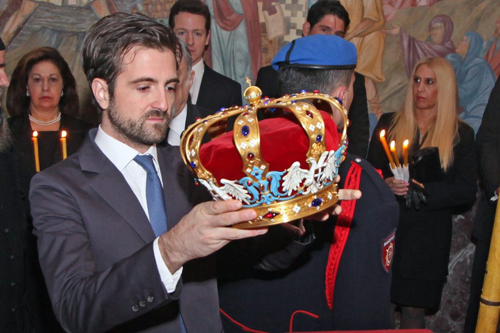 Για ποιο λόγο οι βασιλιάδες και οι βασίλισσες φορούν κορώνες;