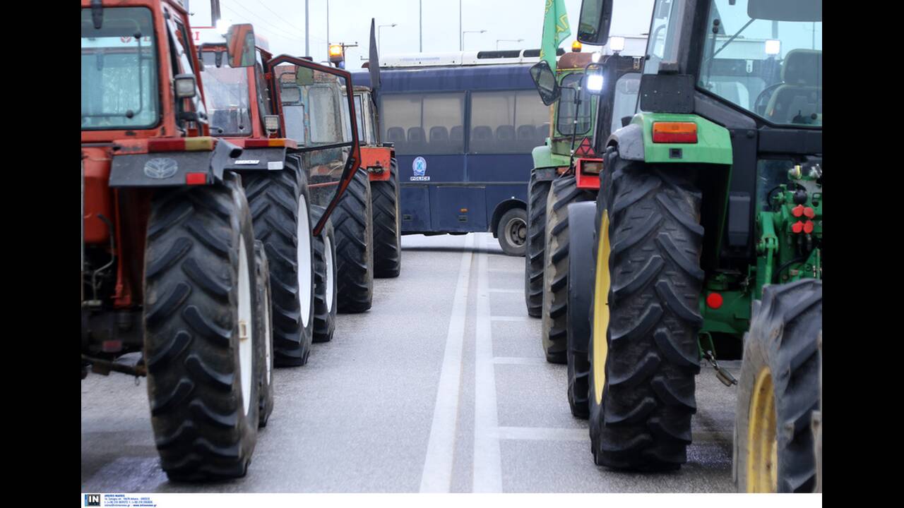 Καρδίτσα: Aγρότες απέκλεισαν αυτοκινητόδρομο για 15 λετπά