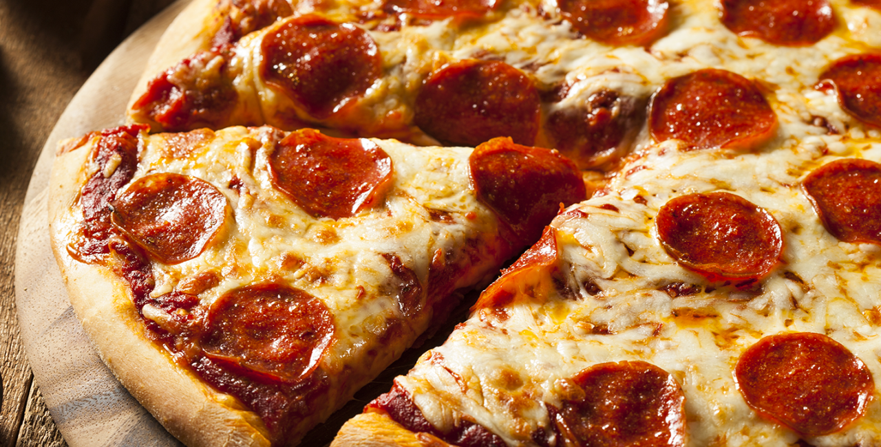 Κι όμως τρώμε λάθος την πίτσα: Aυτός είναι ο σωστός τρόπος σύμφωνα με τους ειδικούς (φωτο)